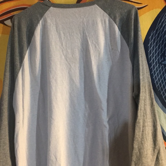 American Eagle tee shirt w geo design. XL - Picture 4 of 5